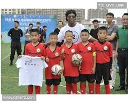 官宣：device正式加盟100 Thieves